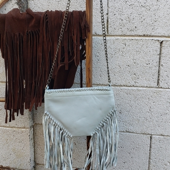 Raj Bag‎ Embroidered Chain

V Messenger
. - Picture 9 of 13